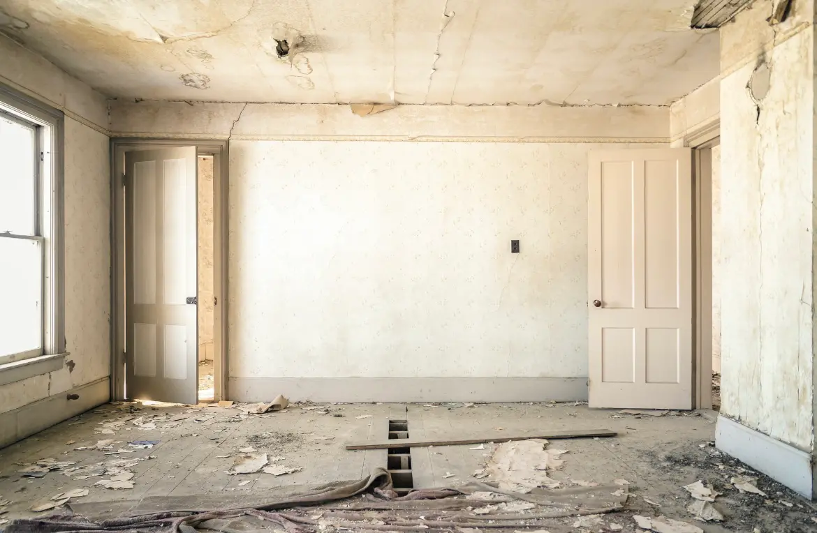 Waste disposal crew managing a cleanout project in Columbus